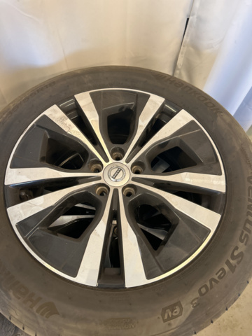 1234945-3 Volvo original rims with tires 235/55R18