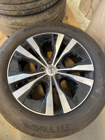 1234945-4 Volvo original rims with tires 235/55R18