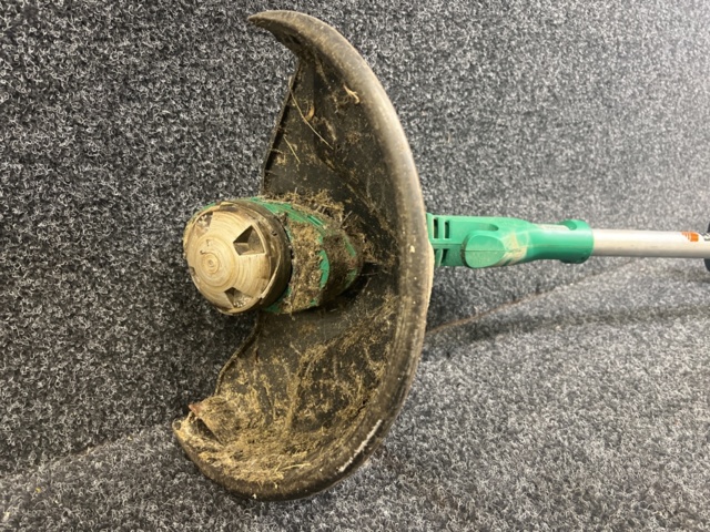 1240835-3 Trimmer Black & Decker GL680 500W