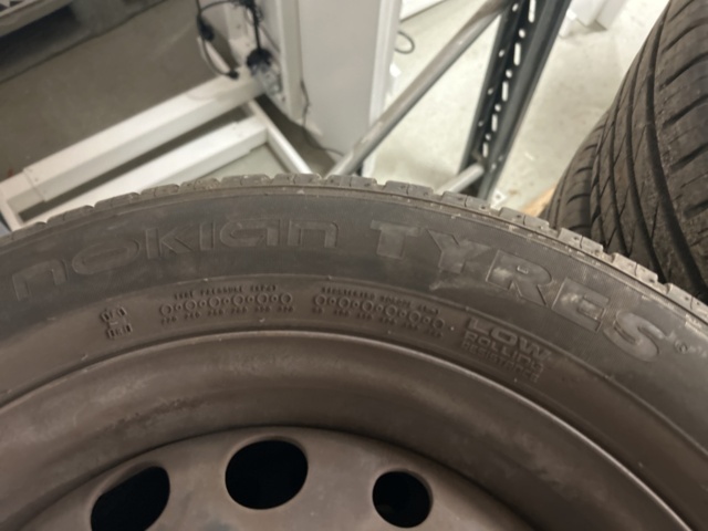 1234949-7 Två uppstäningar däck med fälg till Ford Transit Connect