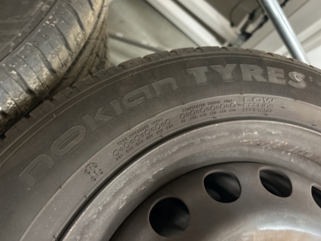 1234949-4 Två uppstäningar däck med fälg till Ford Transit Connect