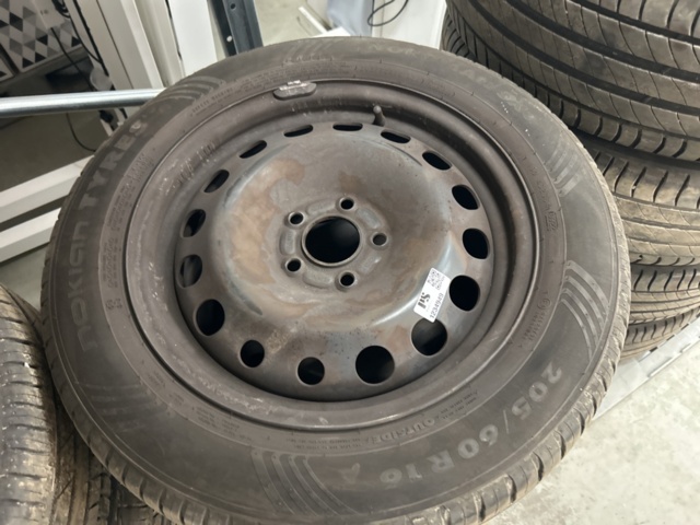 1234949-3 Två uppstäningar däck med fälg till Ford Transit Connect