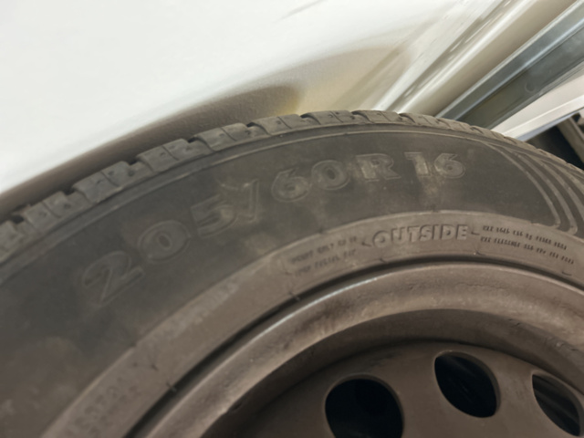 1234949-8 Två uppstäningar däck med fälg till Ford Transit Connect