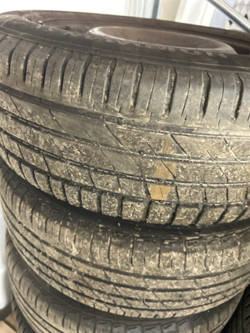 1234949-11 Två uppstäningar däck med fälg till Ford Transit Connect