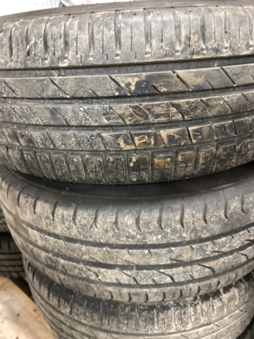 1234949-12 Två uppstäningar däck med fälg till Ford Transit Connect