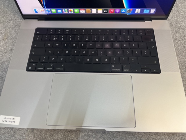 1239823-3 MacBook Pro 16-inch (2021) with Apple M1 Max