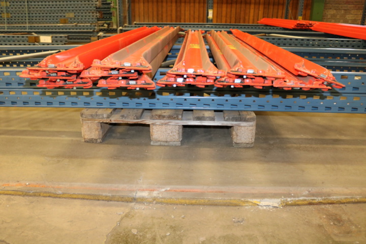 1236058-5 Pallställ Lux 83