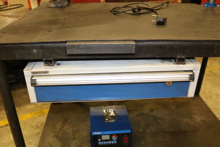 1236061-10 Work table with threading machine & bench drilling machine