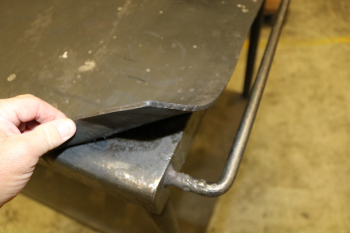 1236061-32 Work table with threading machine & bench drilling machine