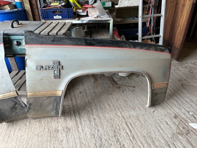 1237354-3 Front fenders Chevrolet K5 Blazer