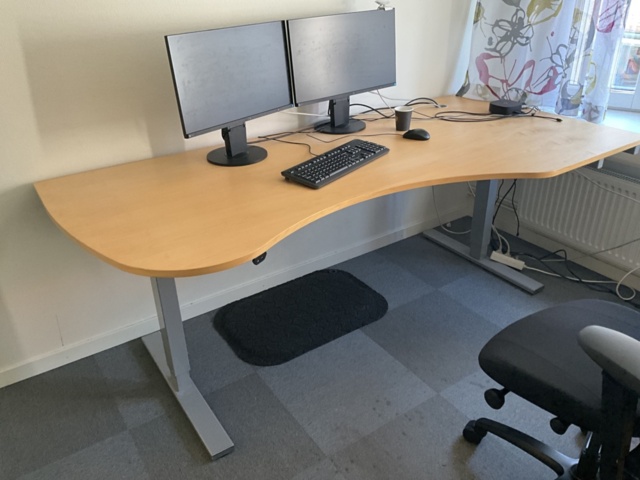 1242258-4 2 st. Skrivbord Höj och sänkbara