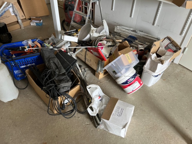 1214915-2 Diverse byggrelaterade objekt