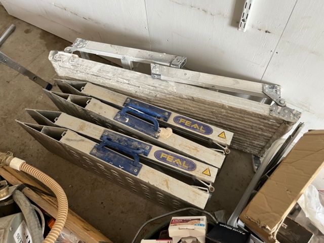 1214915-3 Diverse byggrelaterade objekt