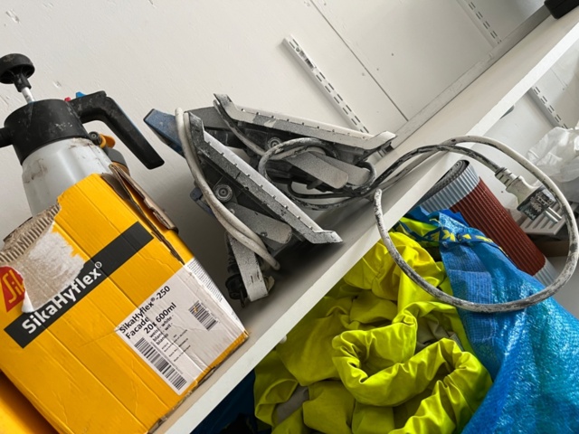 1214915-11 Diverse byggrelaterade objekt