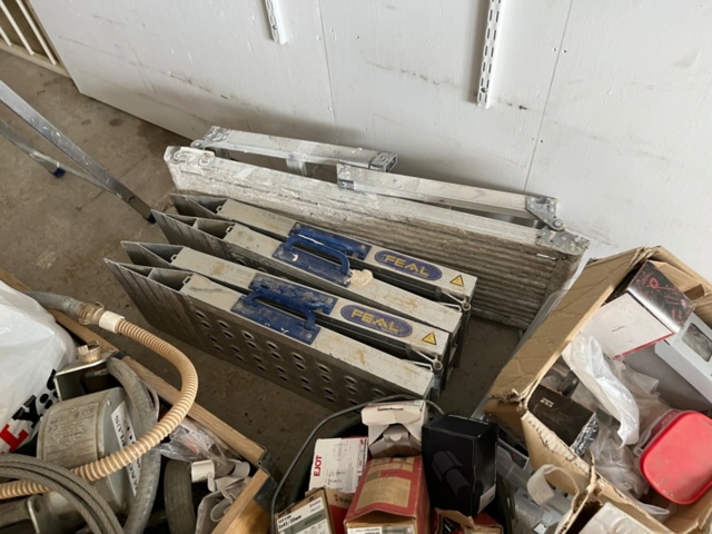 1214915-15 Diverse byggrelaterade objekt