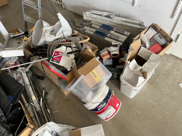 1214915-16 Diverse byggrelaterade objekt