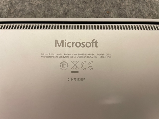 866466-3 Laptop - Microsoft Surface 1769