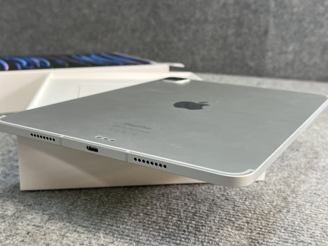 1239838-5 Apple iPad Pro 11-inch (4th generation)