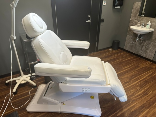 1071933-4 Behandlingsstol el Maxi Weelko