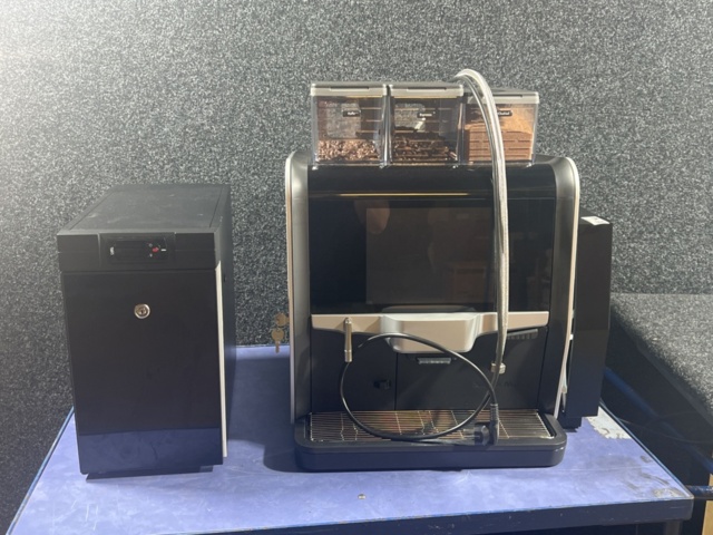 Coffee machine with milk cooler deJong Duke -2023 - PS Auction - We ...