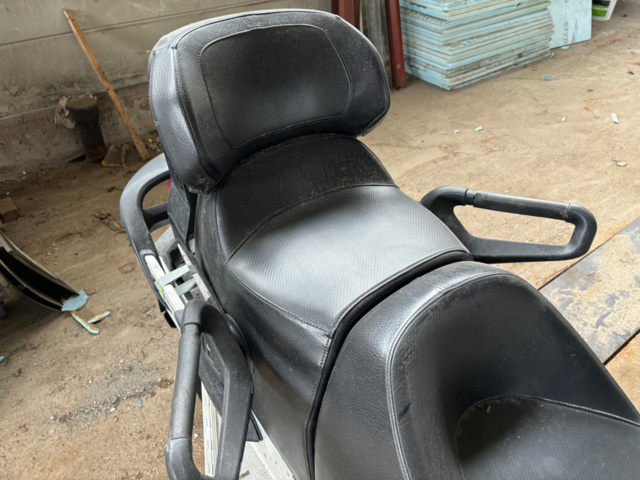 1134990-28 Ski-Doo GTX550 2006