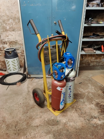 1241879-1 Gas cutting trolley with tubes