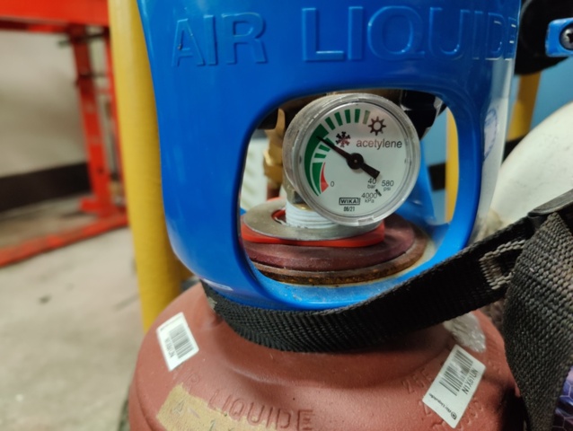 1241879-3 Gas cutting trolley with tubes