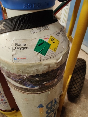 1241879-8 Gas cutting trolley with tubes