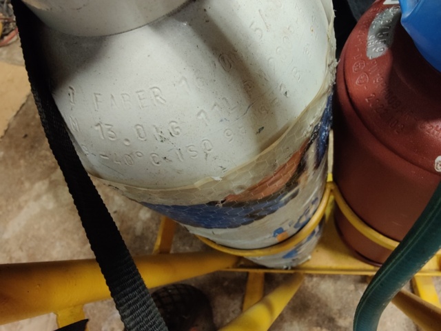 1241879-9 Gas cutting trolley with tubes