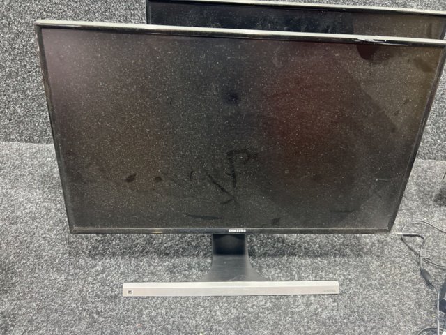 1244481-3 Computer monitors 3 pcs 24" - Samsung S24D590PL