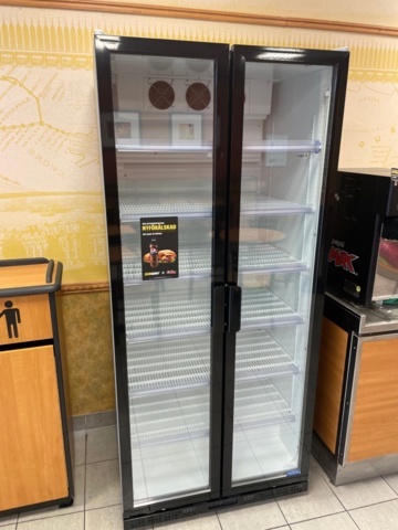 1224367-1 Double door drinks fridge 89 x 72cm, height 200cm