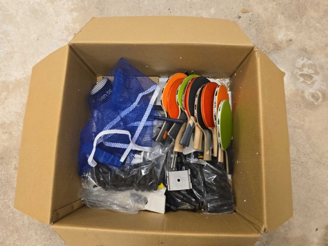 1175220-5 Ping-pong table and accessories