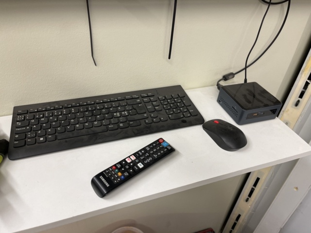 1215019-4 Smart-TV 50” samt mini PC - Samsung/Intel NUC