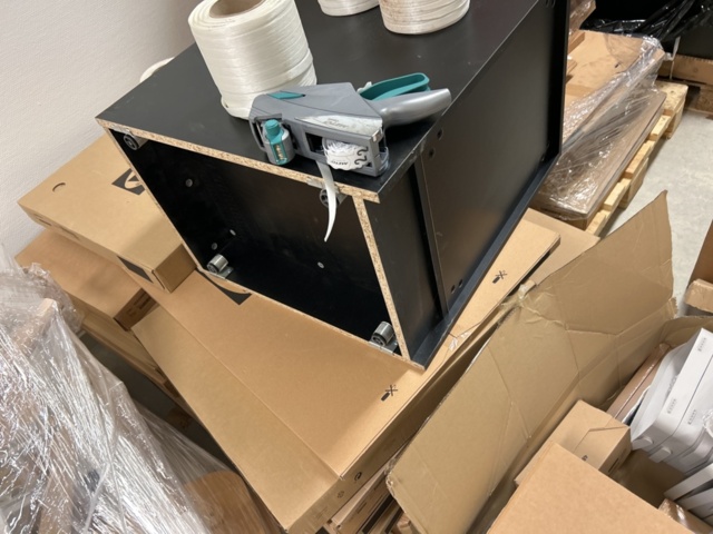 1235008-4 Lot of furniture from Ikea