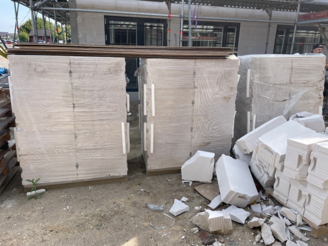 1224526-1 3 pallets lightweight concrete blocks, low energy 365 x 100 x 600