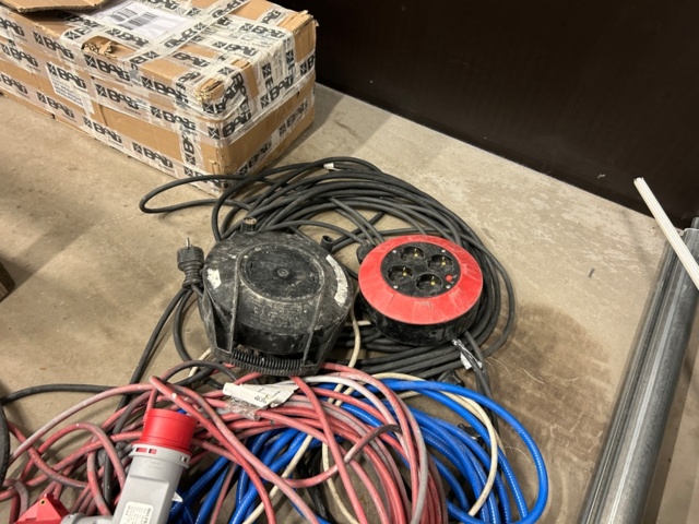 1144812-2 Collection with cabling, branches and cable reels