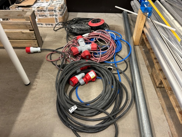 1144812-3 Collection with cabling, branches and cable reels