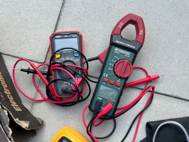 1248065-2 Krysslaser, Multimeter, våg, etikettmaskin m.m.