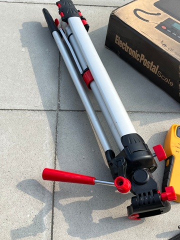 1248065-11 Krysslaser, Multimeter, våg, etikettmaskin m.m.