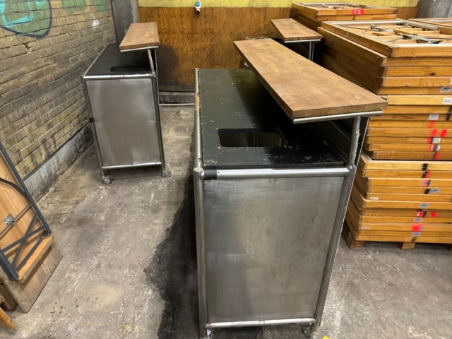 1246432-4 Bar counter on wheels