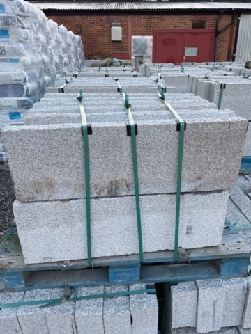 1248287-5 Granitkantsten RFF2 Porto ca 36 m