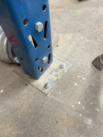 1235050-12 Pallet racking 4 sections with shelves