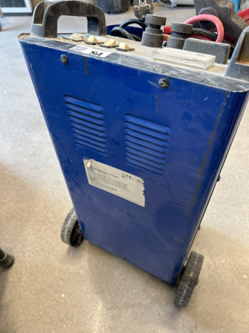 1235062-3 Biltema batteriladdare