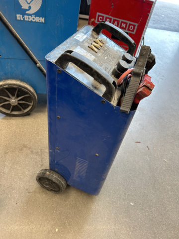 1235062-2 Biltema batteriladdare