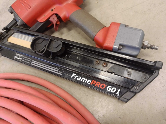 1130393-5 Nail gun Senco framepro 601 incl compressed air hose