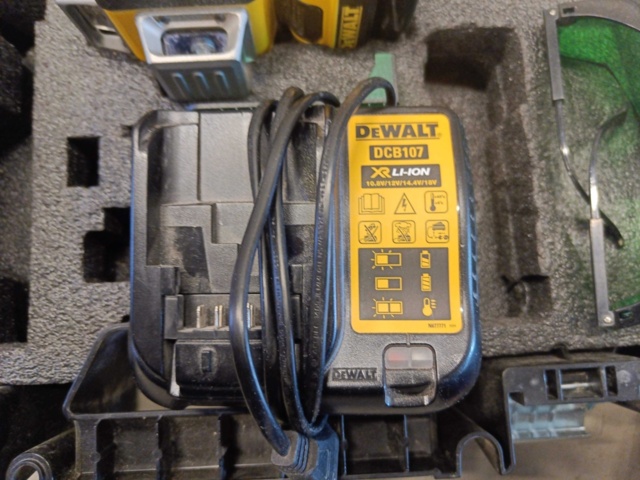 1130395-7 Cross laser Dewalt DCE089G