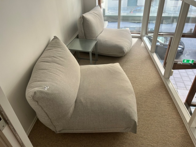 1215135-1 Loungefåtöljer x2 Fatboy & sidobord