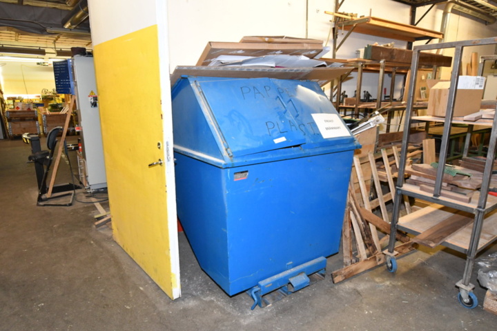 Garbage container with doors - PS Auction - We value the future ...