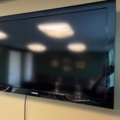 1140550-7 Toshiba TV screen 40` with wall bracket