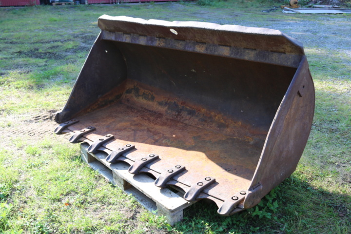 Gravel bucket small BM - PS Auction - We value the future - Largest in ...
